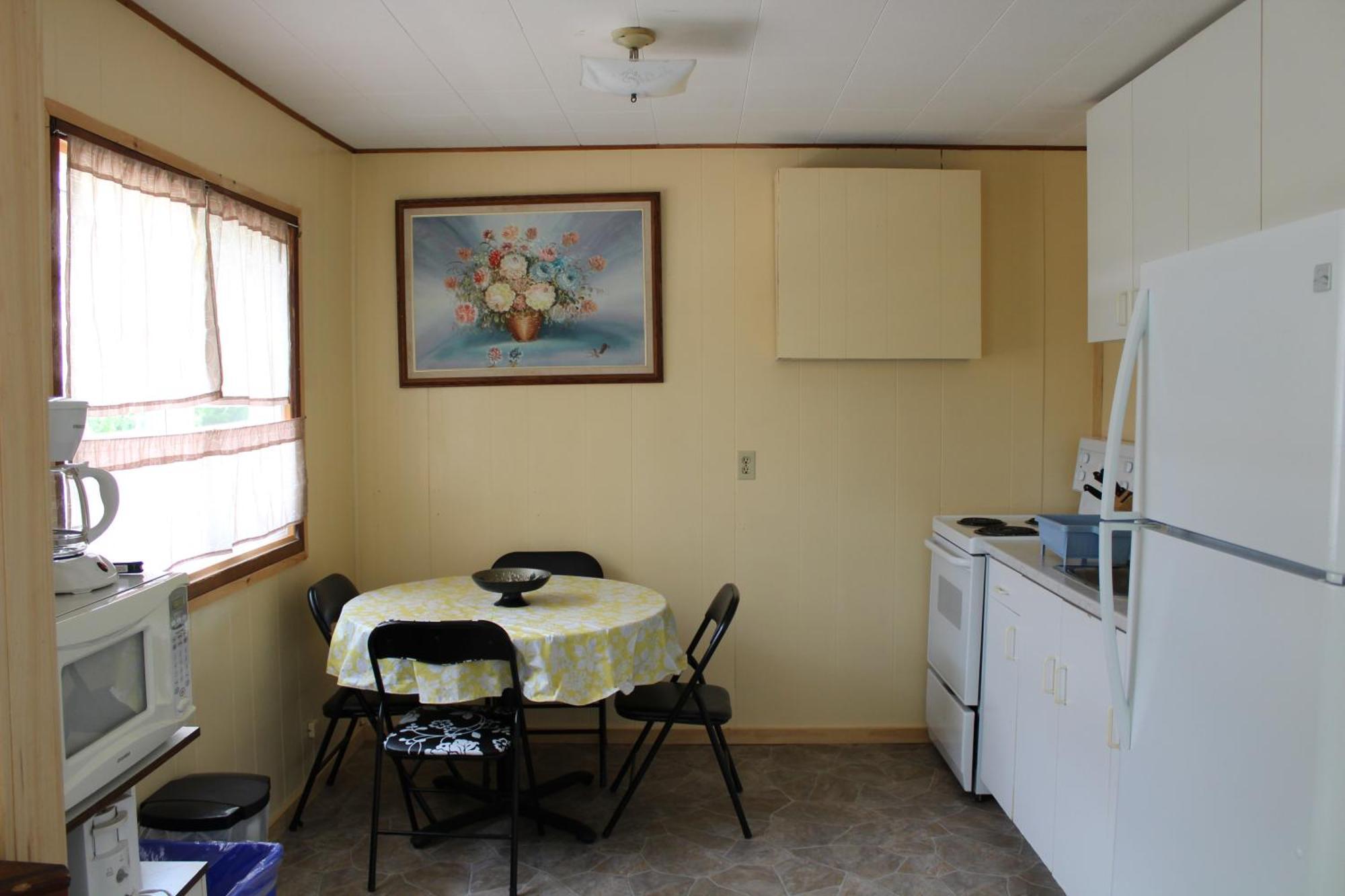 Bayshore Cottages Wiarton Room photo